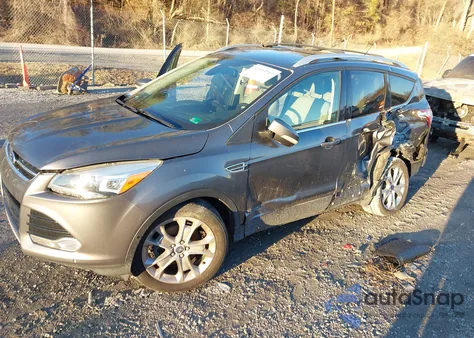 2014 Ford Escape Titanium z USA, uszkodzony, nr VIN 1FMCU0JX8EUA44627